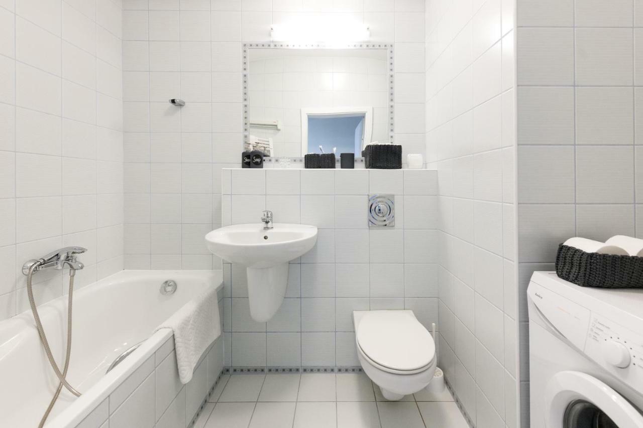 Sunny 1 Room Apartment With The View Over Cracow Krakau Buitenkant foto